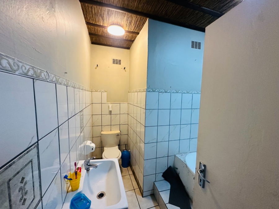 To Let 3 Bedroom Property for Rent in Loerie Park Western Cape